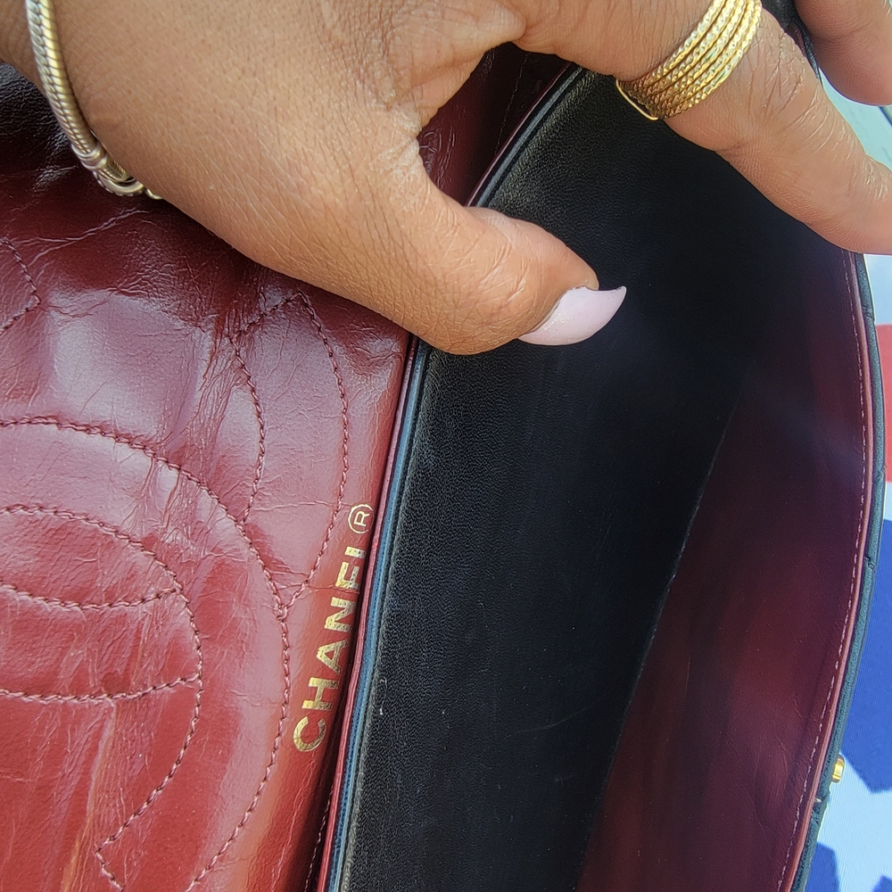 Chic Black Quilted Leather Shoulder Bag - Picture 15 of 16